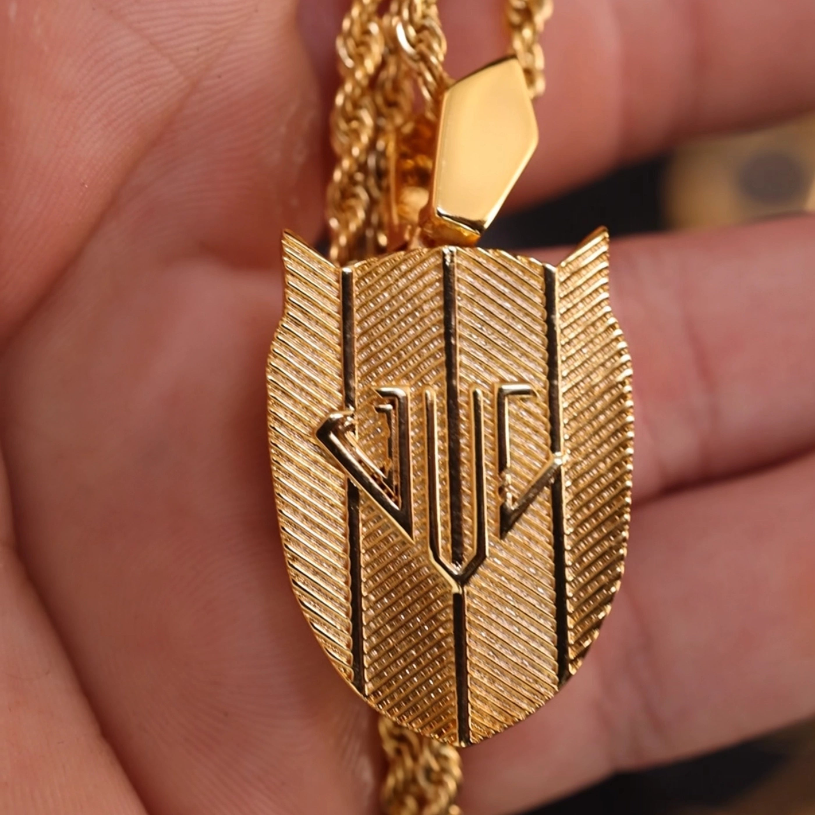 PANTHER PENDANT - GOLD (30𝘮𝘮)