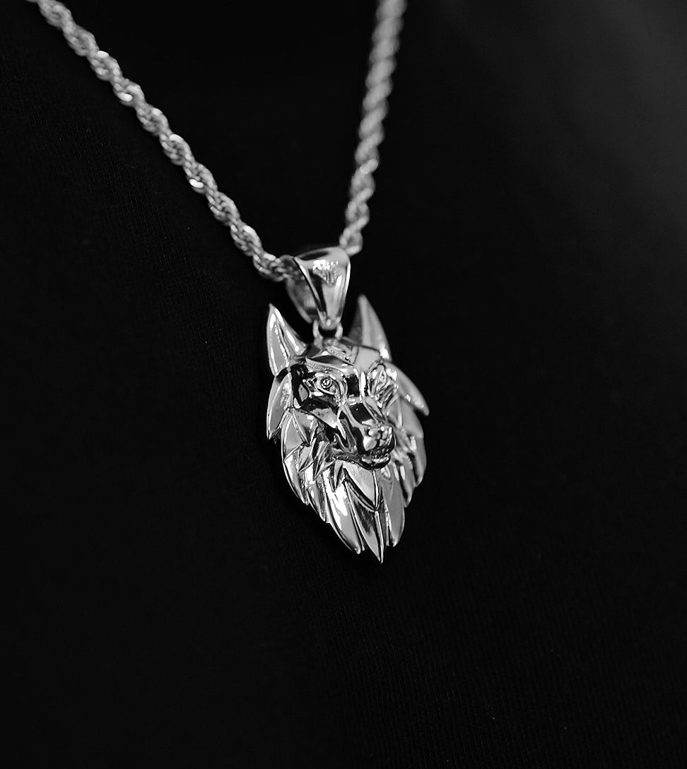 WOLF PENDANT - WHITE GOLD (34𝘮𝘮)