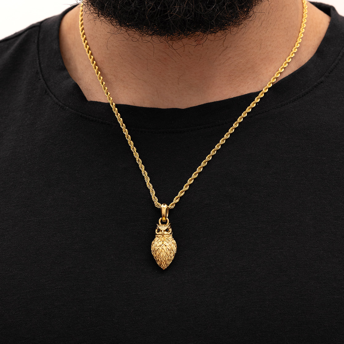 Men wearing Julivno Owl Pendant 28mm with 18K Gold Plated finish