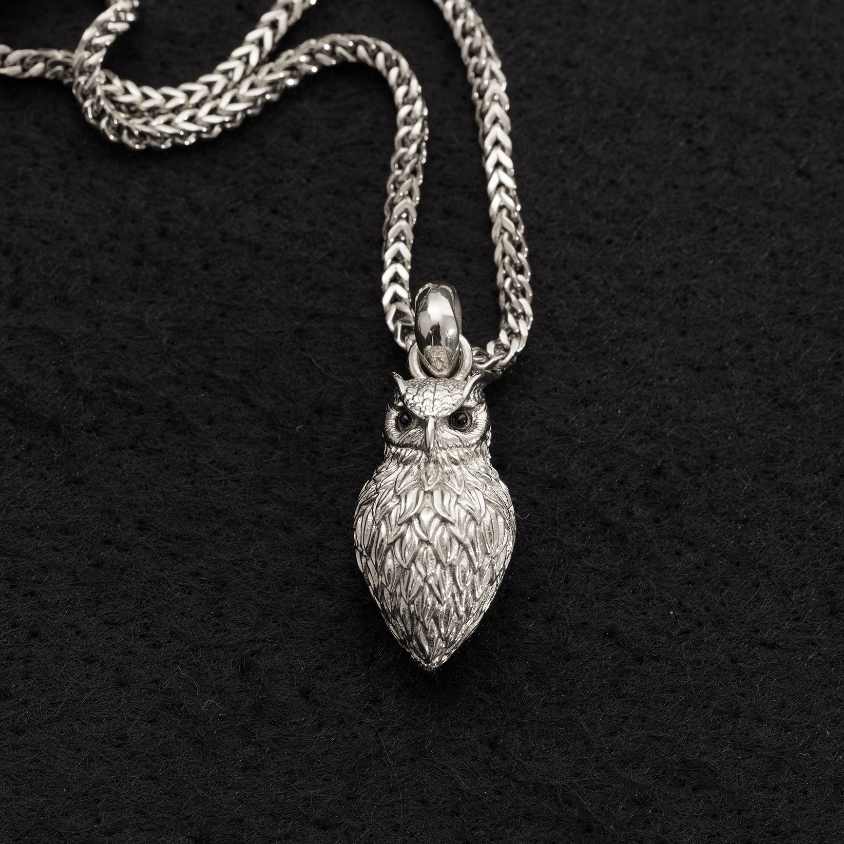 Close-up of Julivno Owl Pendant 28mm highlighting polished finish and detailed design