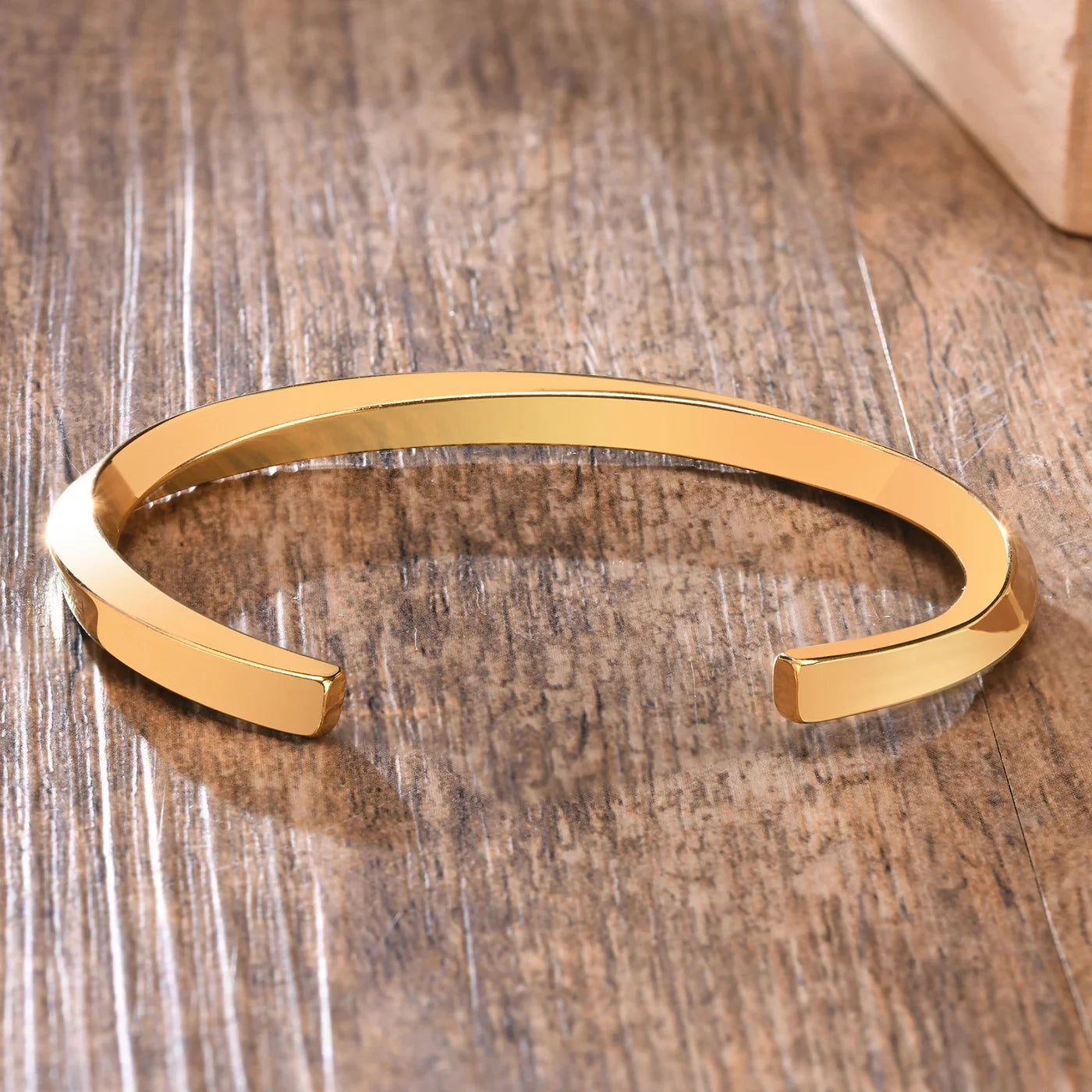 TWISTED CUFF - GOLD