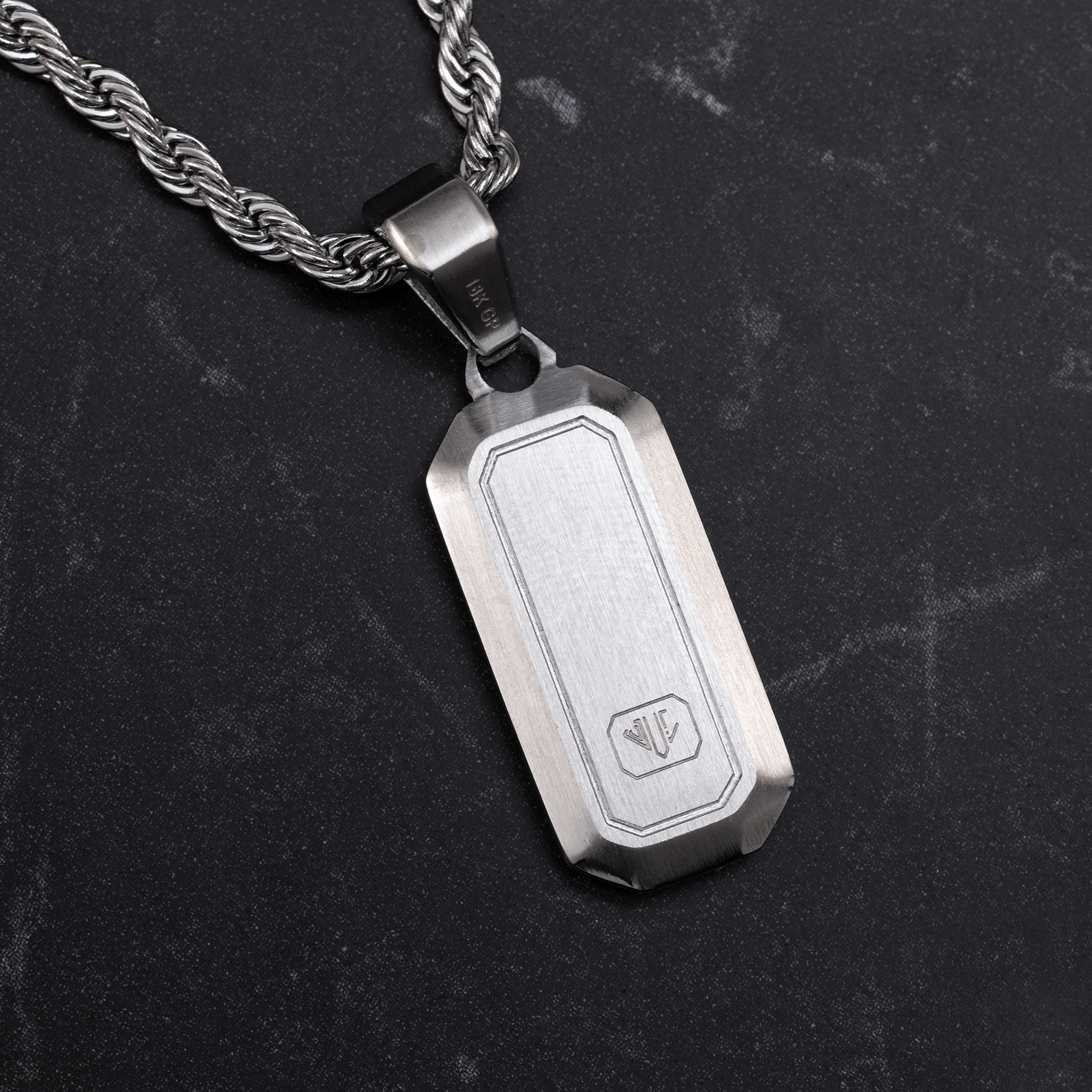 DIAMOND RECTANGLE PENDANT - WHITE GOLD (25𝘮𝘮)
