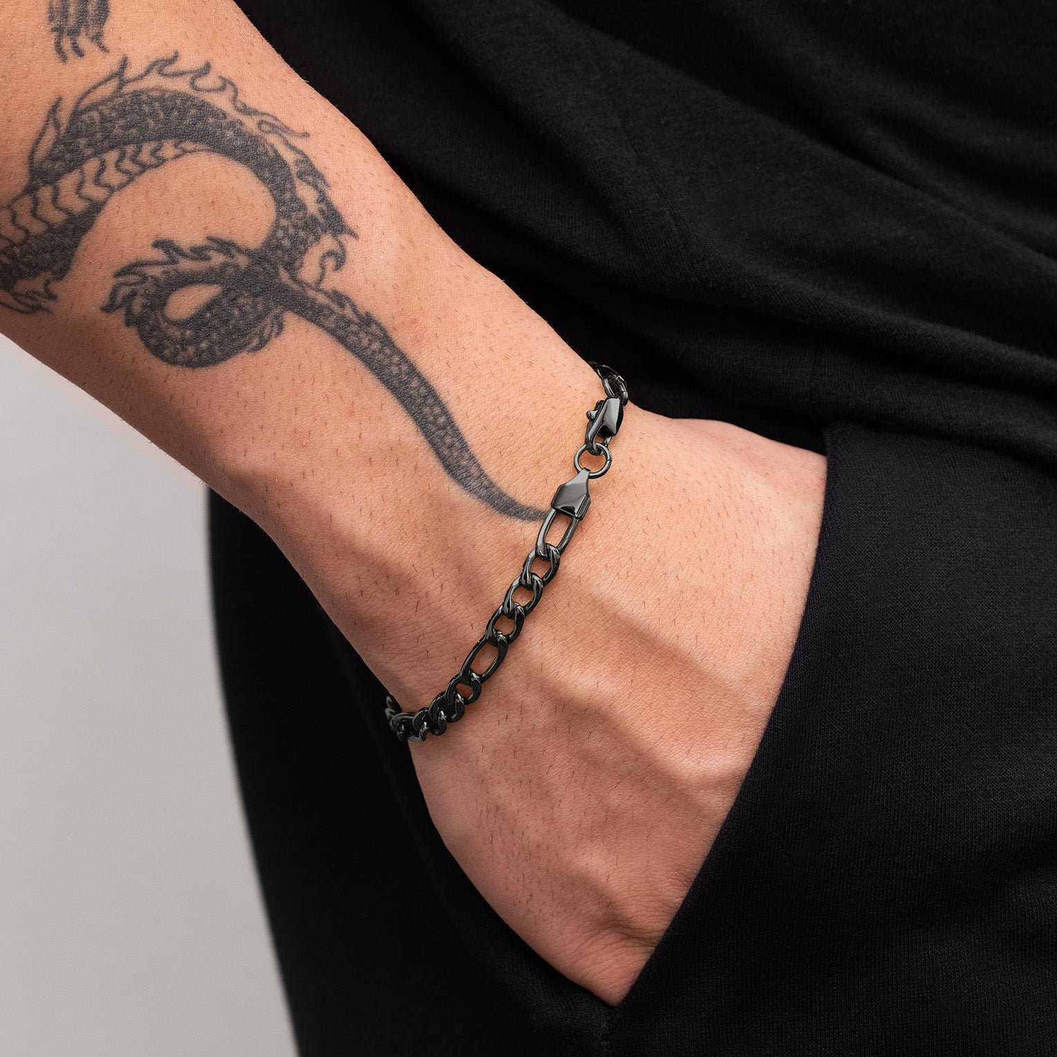 Premium men’s black rhodium Figaro bracelet with classic link pattern