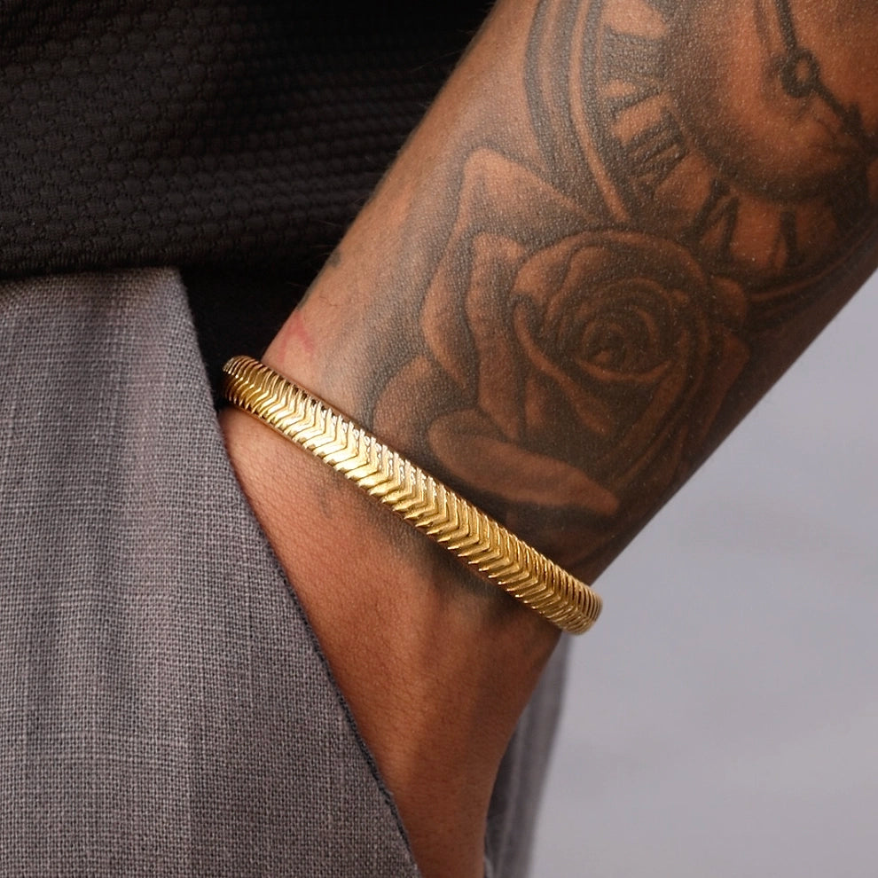 CHEVRON CUFF - GOLD
