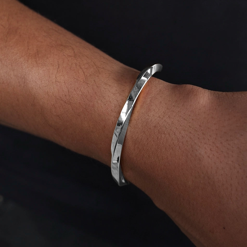 TWISTED CUFF - WHITE GOLD