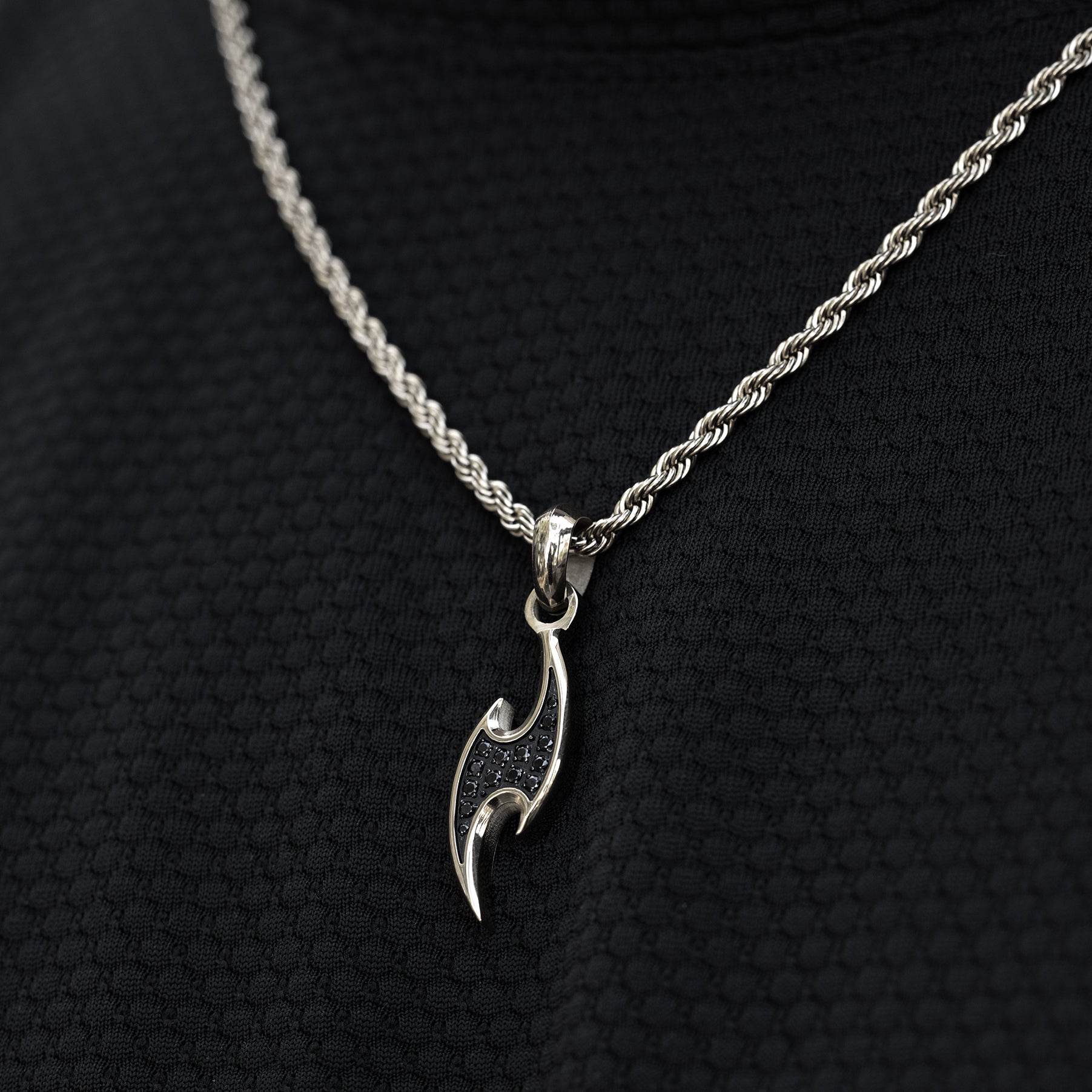 ninja blade pendant white gold detail