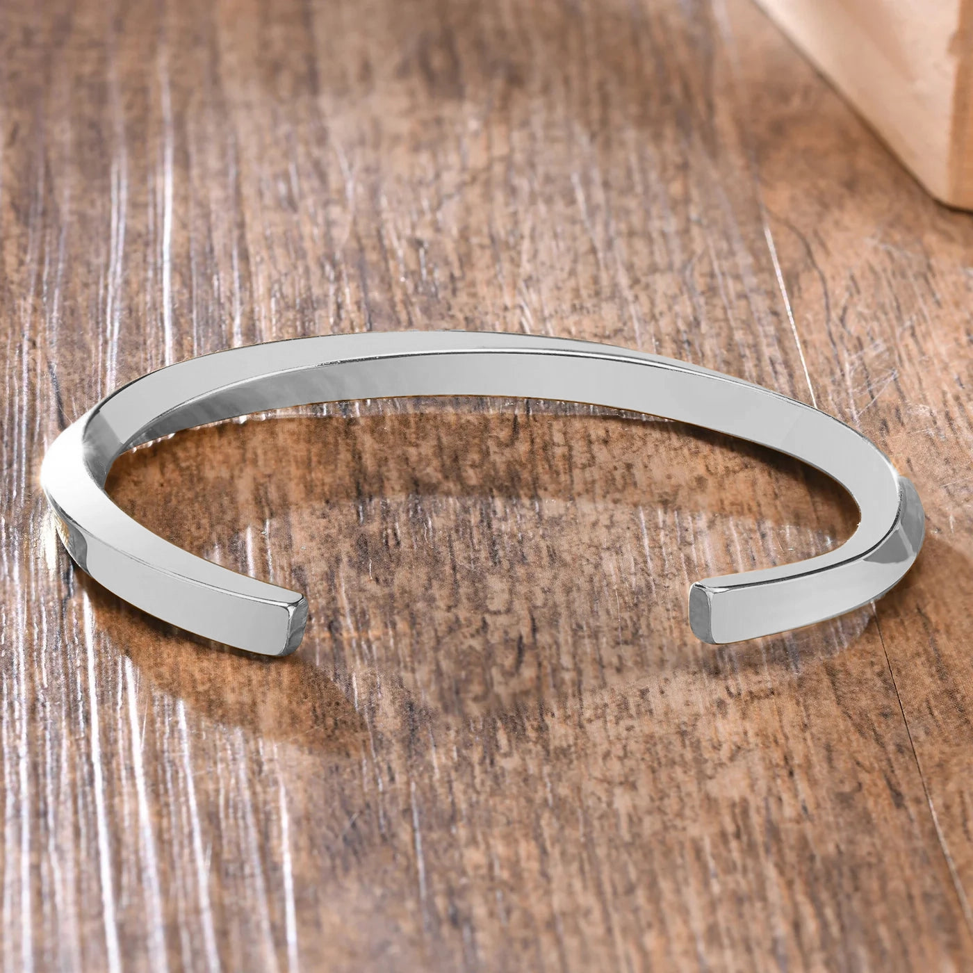 TWISTED CUFF - WHITE GOLD