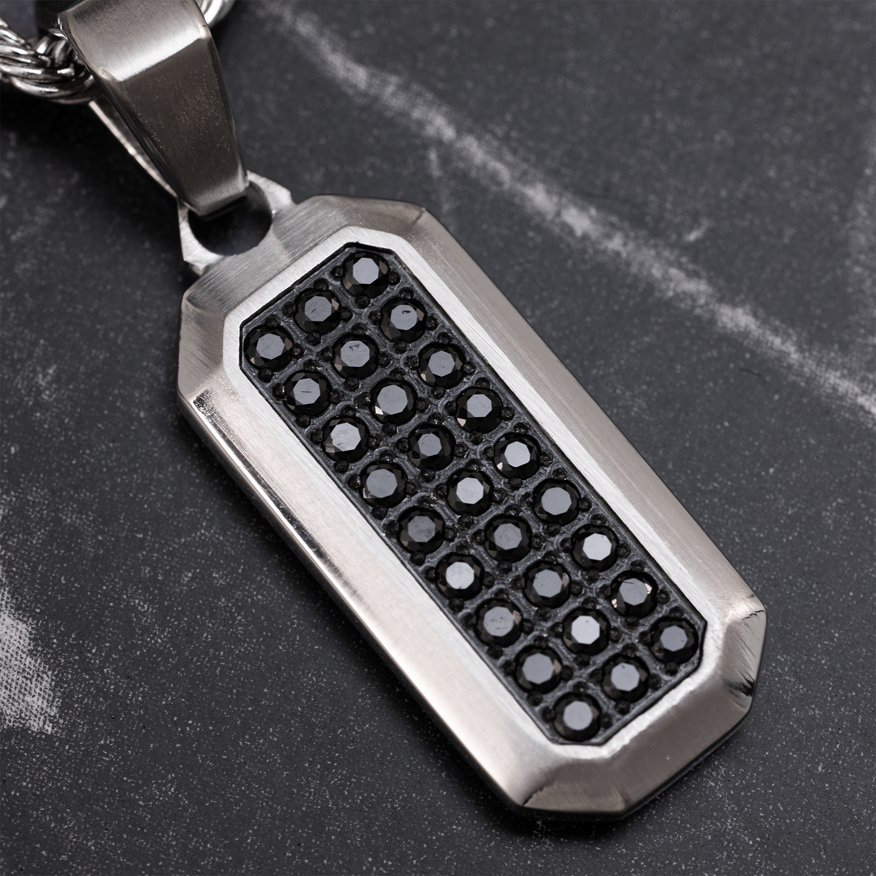 DIAMOND RECTANGLE PENDANT - WHITE GOLD (25𝘮𝘮)