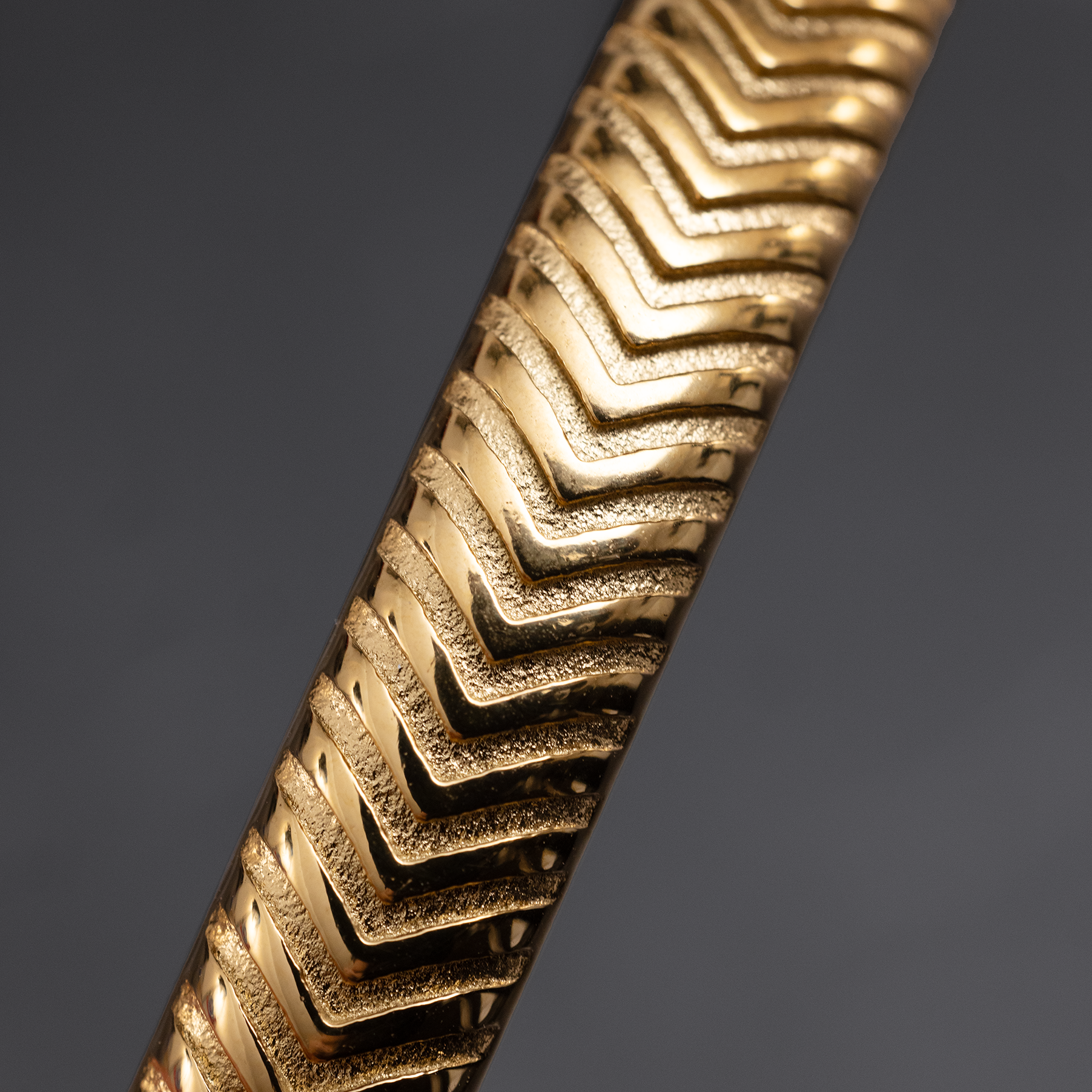 CHEVRON CUFF - GOLD