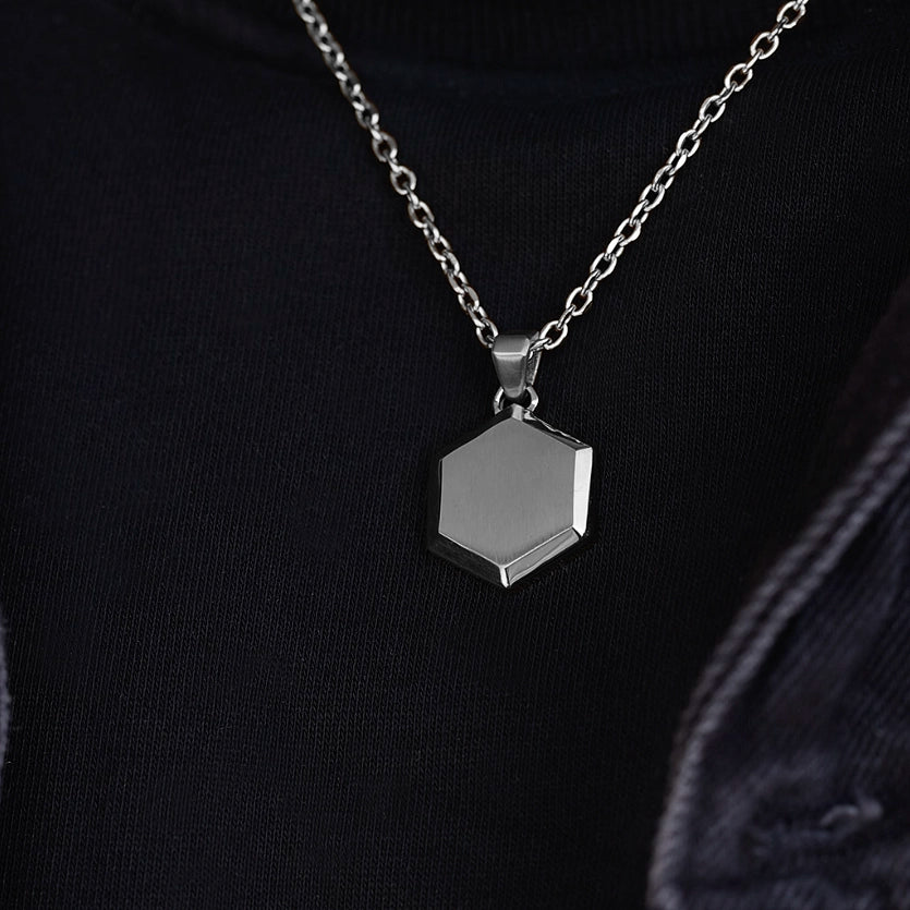 HEXAGON PENDANT - WHITE GOLD (26𝘮𝘮)