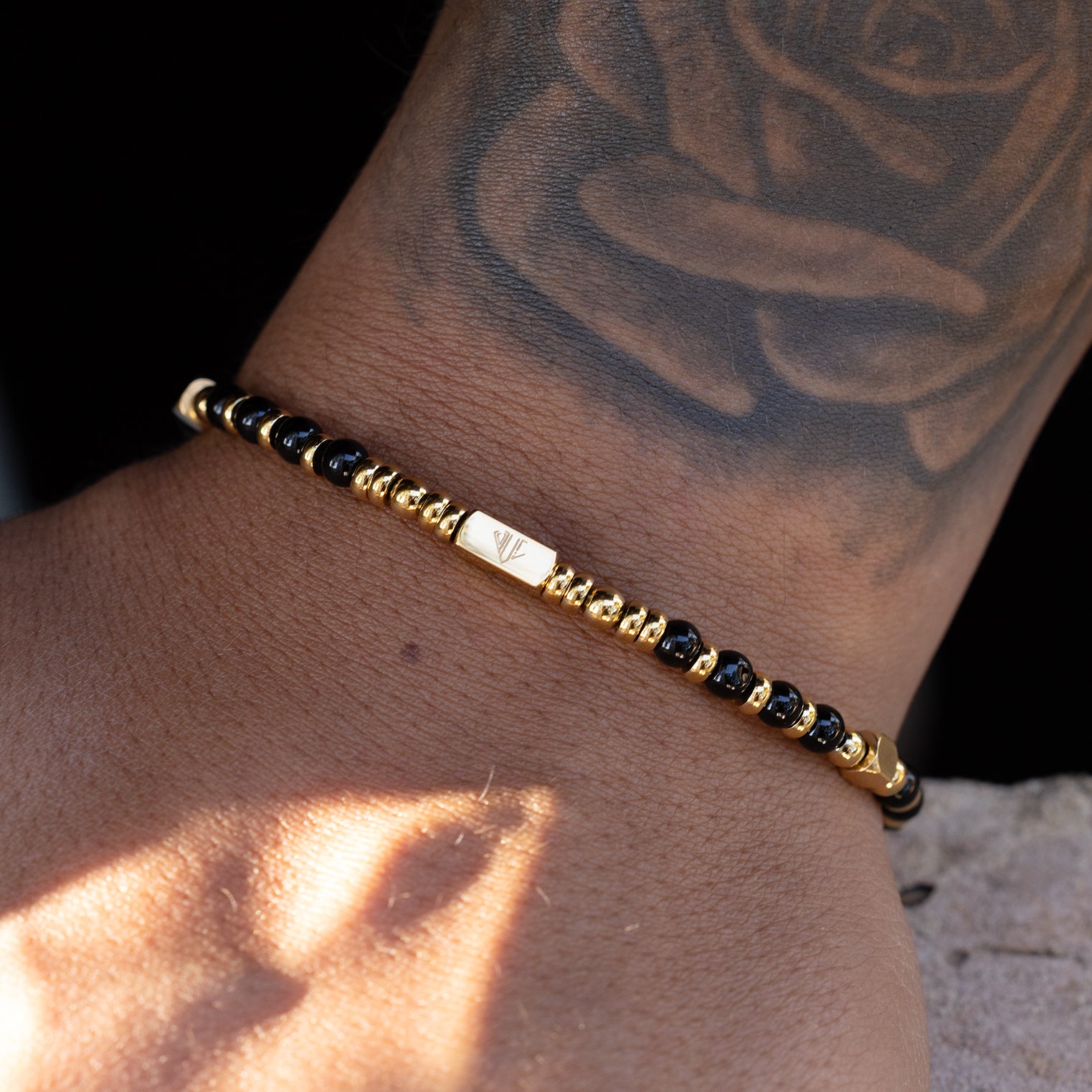 BLACK ONYX BRACELET - GOLD (4𝘮𝘮)