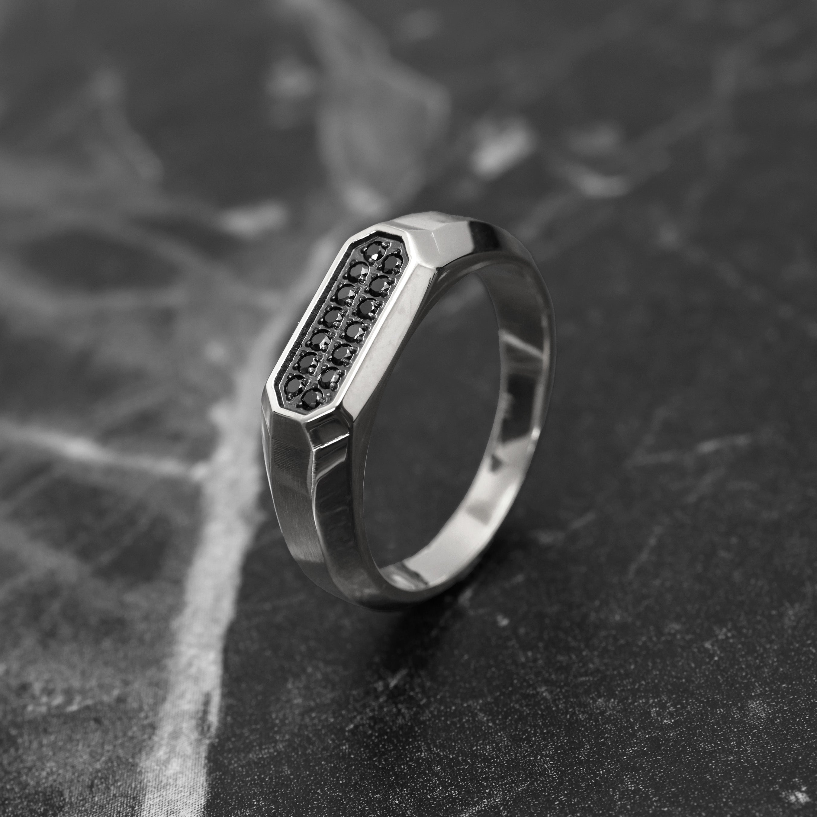 Minimal Diamond Ring