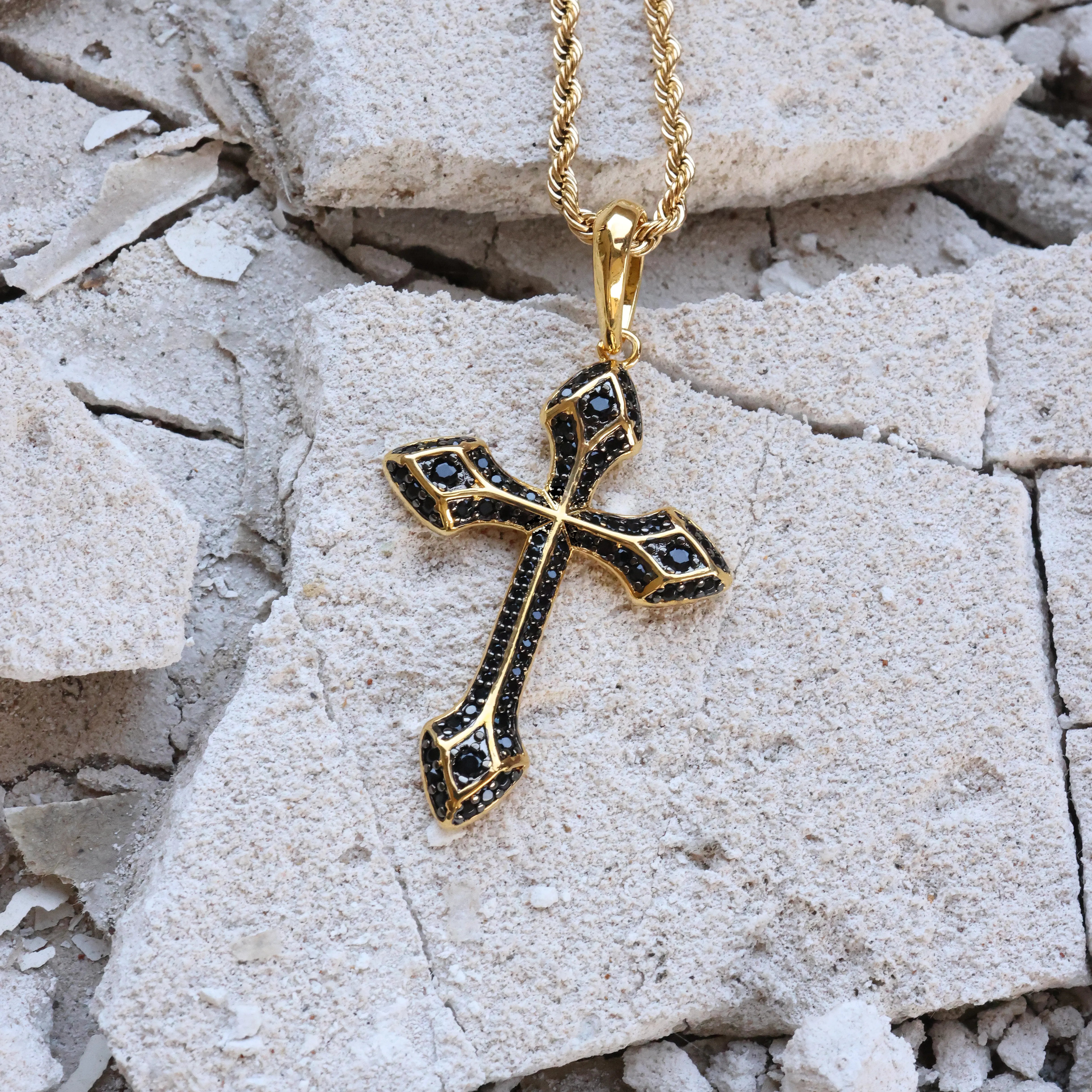 DIAMOND CROSS PENDANT - BLACK/GOLD