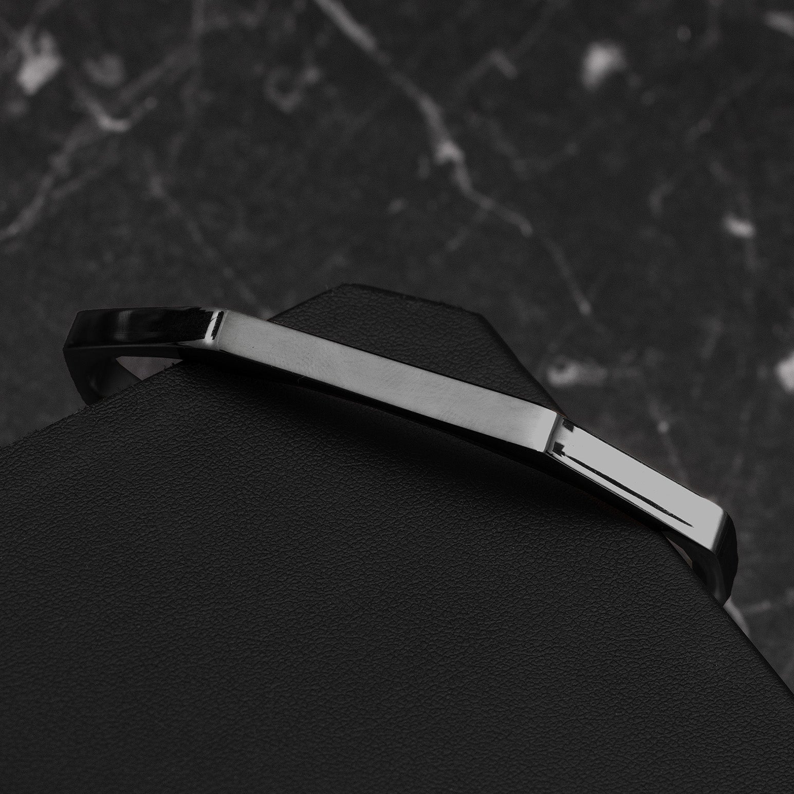 HEXAGON CUFF - BLACK